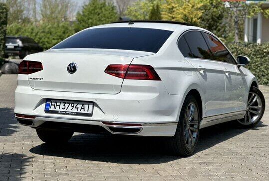 Срочная продажа авто Volkswagen Passat B8 фото 8