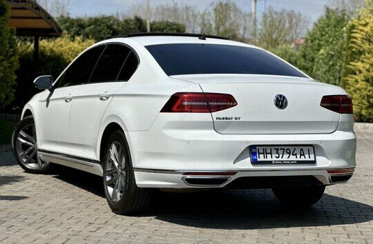 Срочная продажа авто Volkswagen Passat B8 фото 6