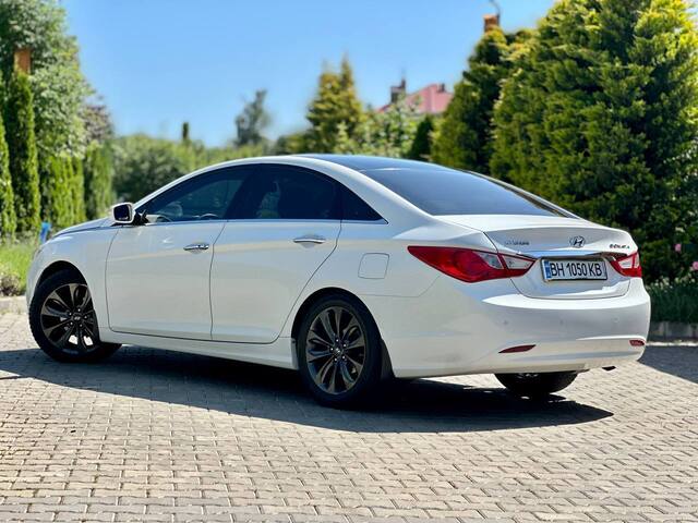 Срочная продажа авто Hyundai Sonata фото 4