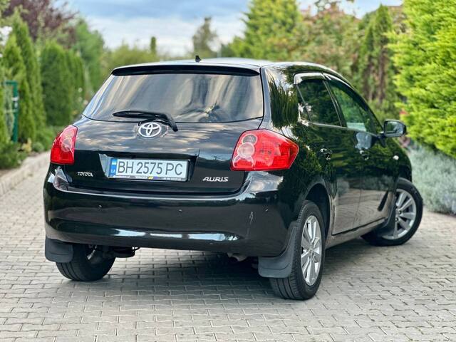 Срочная продажа авто Toyota Auris фото 7