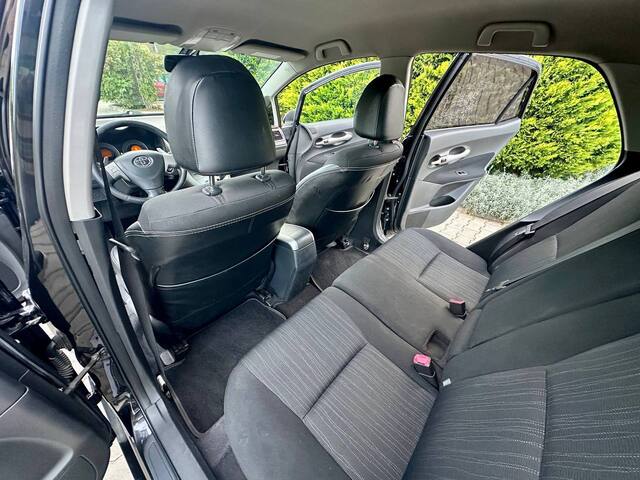 Срочная продажа авто Toyota Auris фото 5