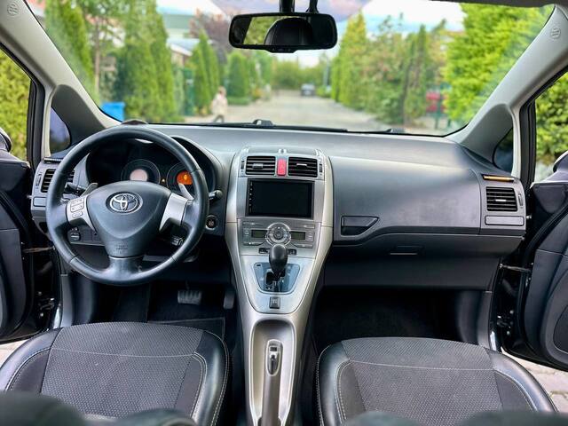 Срочная продажа авто Toyota Auris фото 4