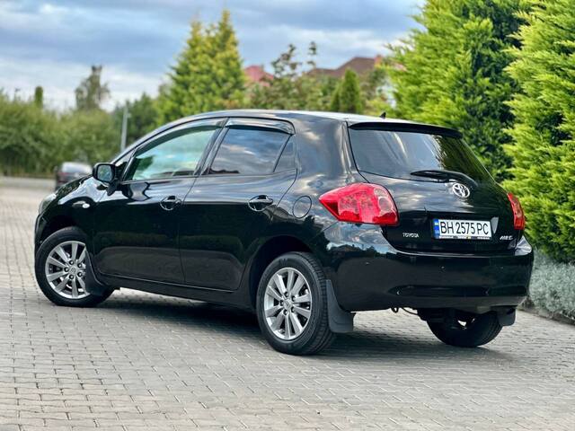 Срочная продажа авто Toyota Auris фото 3