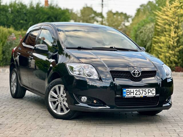Срочная продажа авто Toyota Auris фото 2