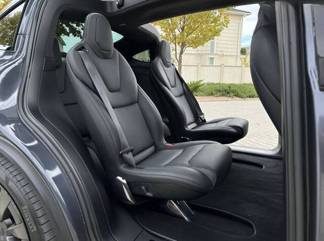 Срочная продажа авто Tesla Model X фото 5