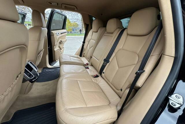 Срочная продажа авто Porsche Cayenne фото 2