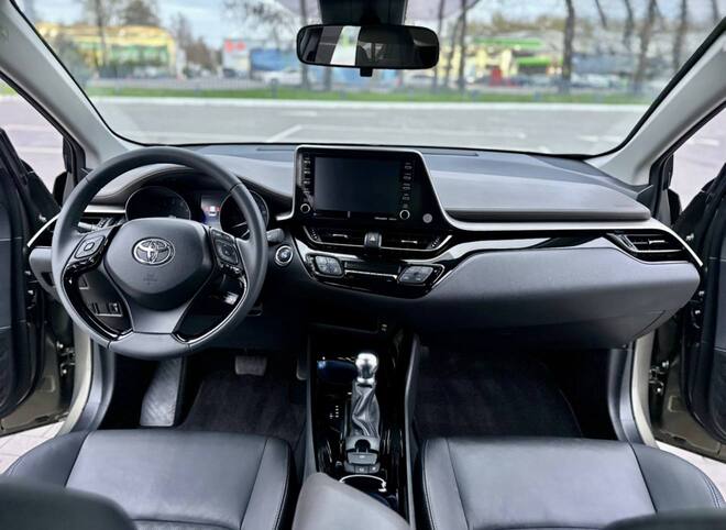 Срочная продажа авто Toyota C-HR фото 6