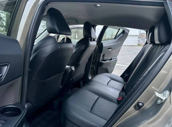 Срочная продажа авто Toyota C-HR фото 3