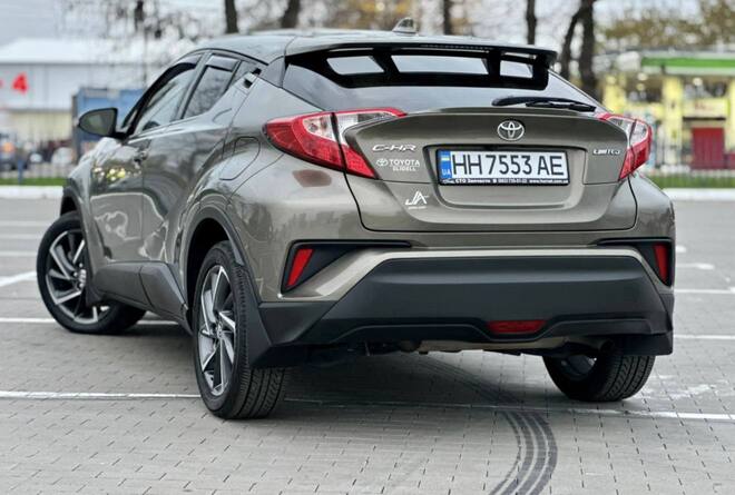 Срочная продажа авто Toyota C-HR фото 2