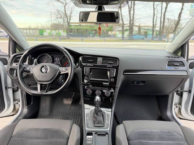 Срочная продажа авто Volkswagen Golf фото 4