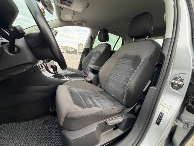 Срочная продажа авто Volkswagen Golf фото 3