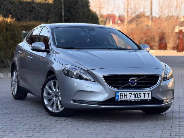 Срочная продажа авто Volvo V40 фото 1