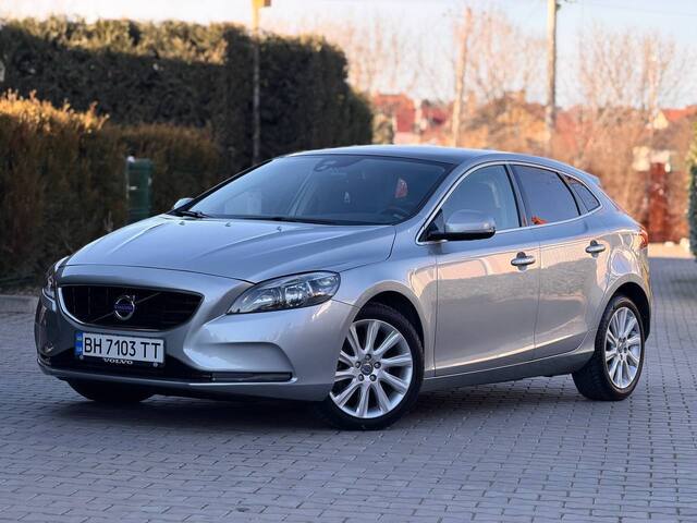Срочная продажа авто Volvo V40 фото 5