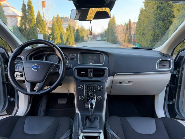 Срочная продажа авто Volvo V40 фото 4