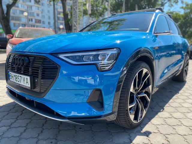 Срочная продажа авто Audi e-tron 2019  фото 2