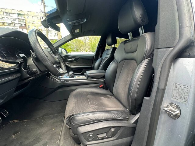 Срочная продажа авто Audi Q8 фото 5