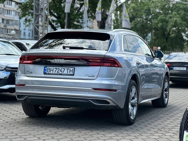 Срочная продажа авто Audi Q8 фото 4