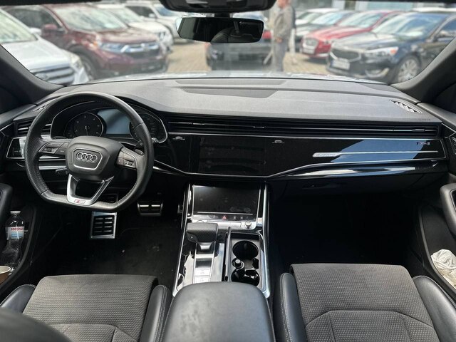 Срочная продажа авто Audi Q8 фото 2