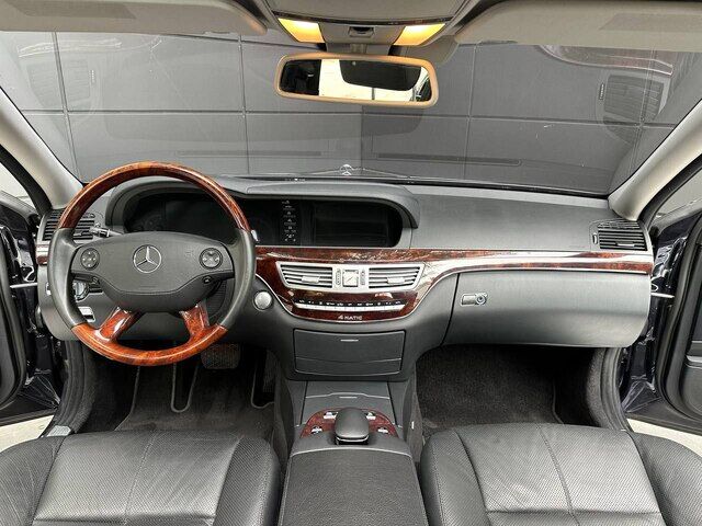 Срочная продажа авто Mercedes-Benz S-Class 550 фото 3