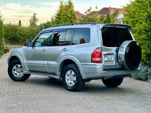 Срочная продажа авто Mitsubishi Pajero фото 3
