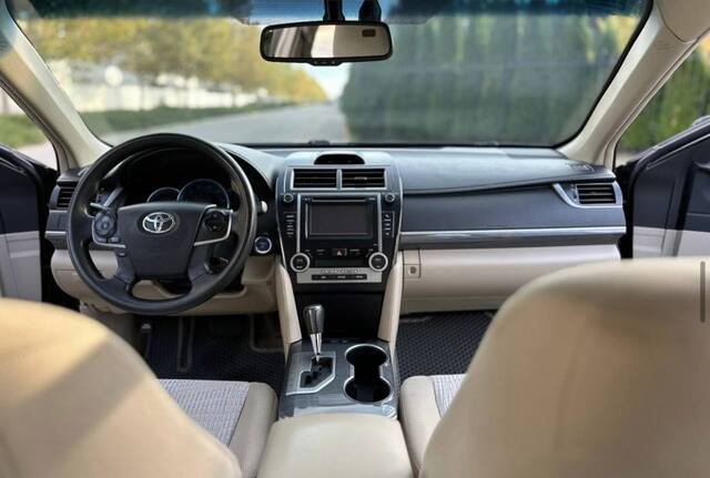 Срочная продажа авто Toyota Camry фото 4