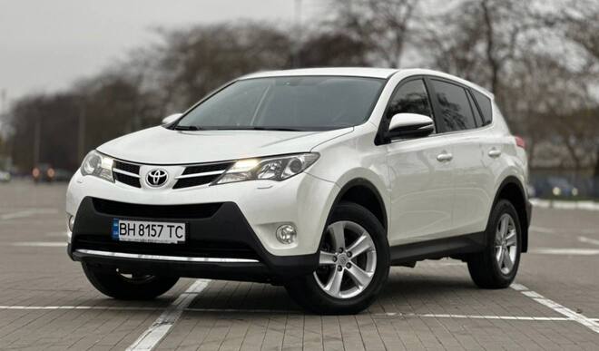 Срочная продажа авто Toyota RAV4 фото 1