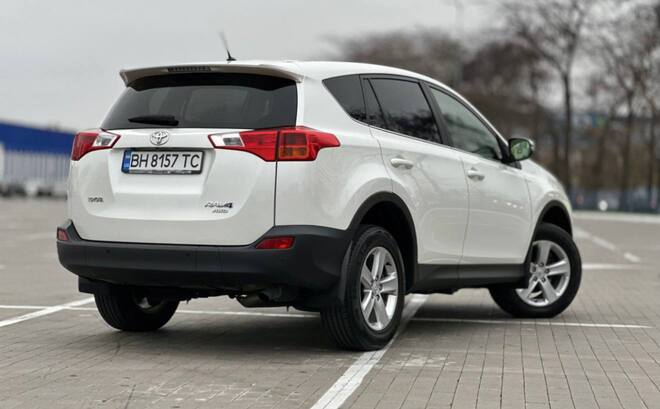 Срочная продажа авто Toyota RAV4 фото 6
