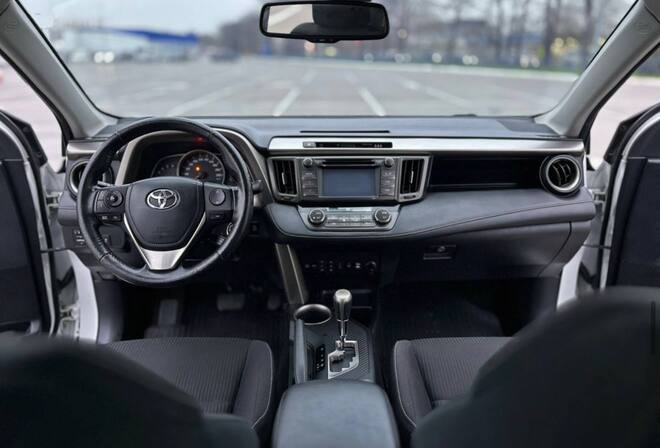 Срочная продажа авто Toyota RAV4 фото 5