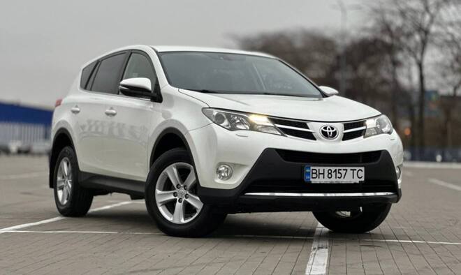Срочная продажа авто Toyota RAV4 фото 3