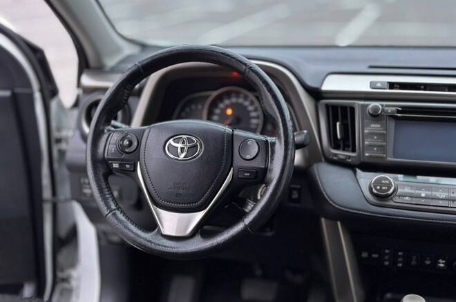 Срочная продажа авто Toyota RAV4 фото 2