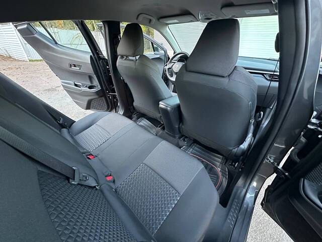 Срочная продажа авто Toyota C-HR фото 2