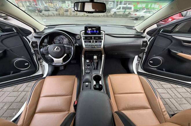 Срочная продажа авто Lexus NX фото 3