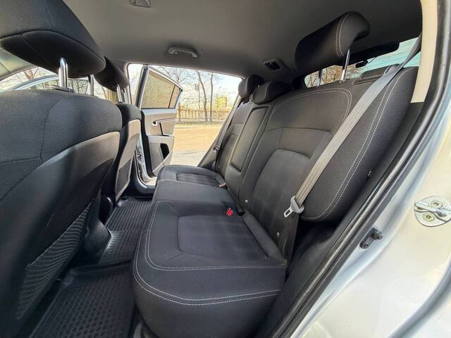 Срочная продажа авто Kia Sportage фото 5