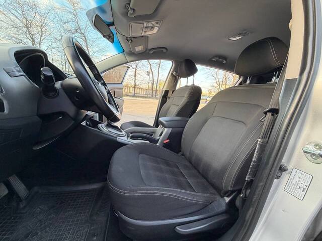 Срочная продажа авто Kia Sportage фото 2