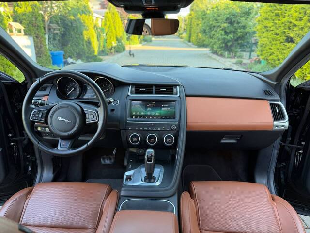 Срочная продажа авто Jaguar E-Pace фото 7