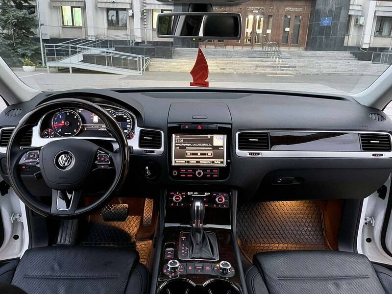 Срочная продажа авто Volkswagen Toureg фото 11