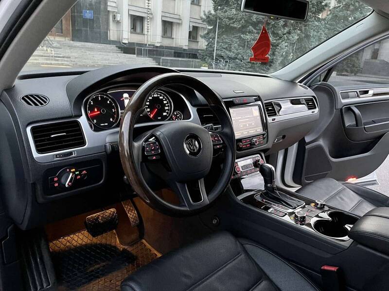 Срочная продажа авто Volkswagen Toureg фото 9