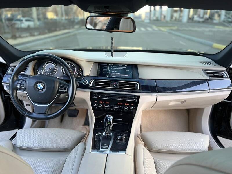 Срочная продажа авто BMW 750 фото 16