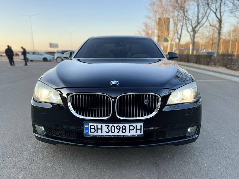 Срочная продажа авто BMW 750 фото 4
