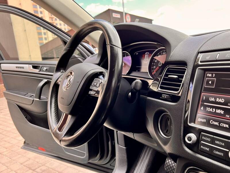 Срочная продажа авто Volkswagen Toureg фото 8