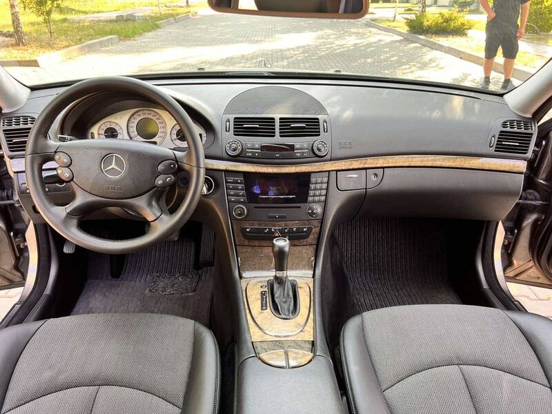 Срочная продажа авто Mersedec-Benz E-class фото 2