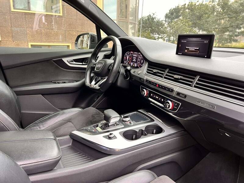 Срочная продажа авто Audi Q7 фото 6