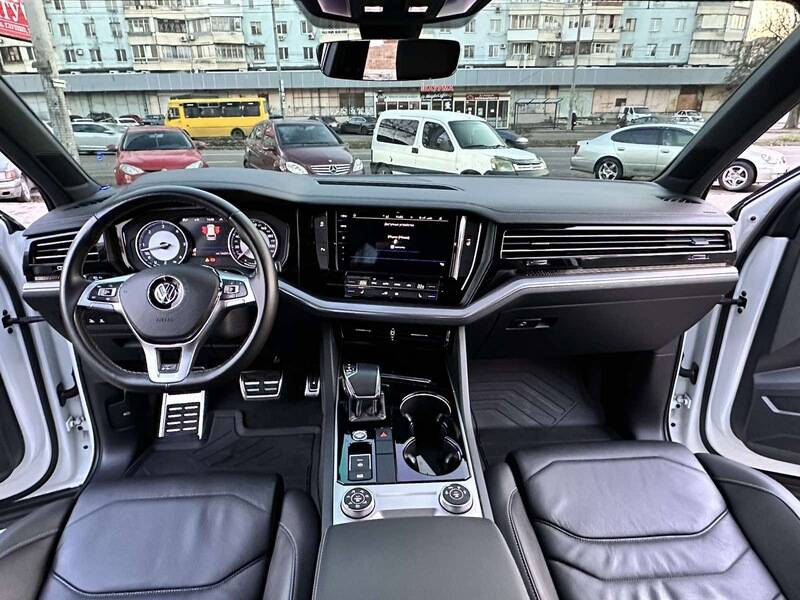 Срочная продажа авто Volkswagen Toureg фото 3