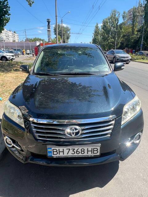 Срочная продажа авто Toyota RAV4 фото 3