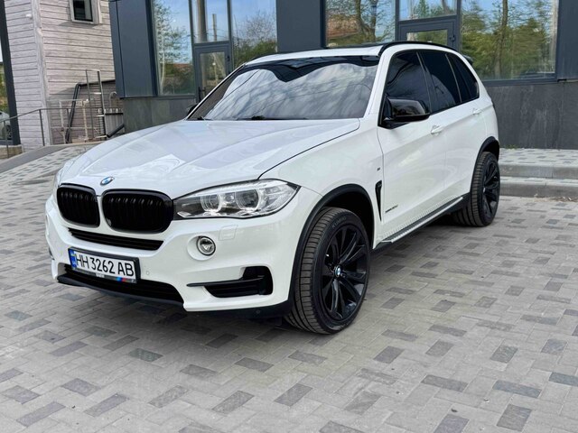 Срочная продажа авто BMW X5 F15 фото 9