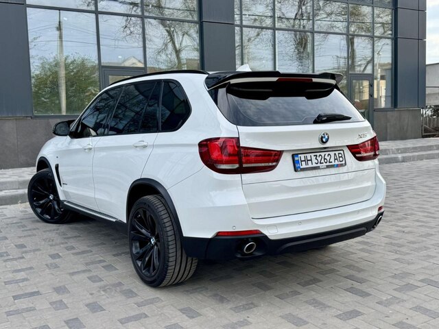 Срочная продажа авто BMW X5 F15 фото 8