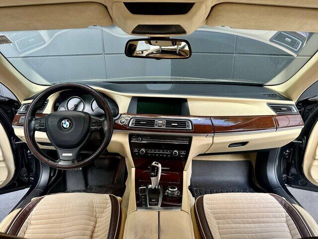 Срочная продажа авто BMW 750 Li фото 4