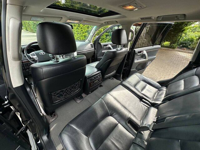Срочная продажа авто Toyota Land Cruiser 200  фото 4