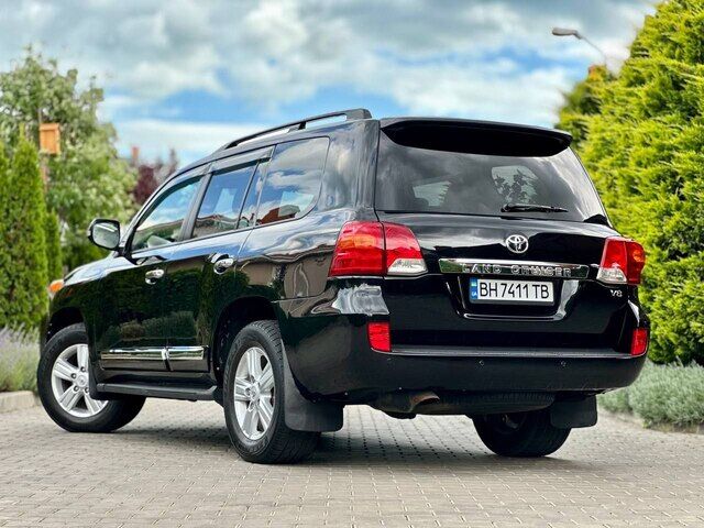 Срочная продажа авто Toyota Land Cruiser 200  фото 2