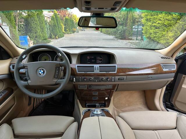 Срочная продажа авто BMW 745 Li фото 3